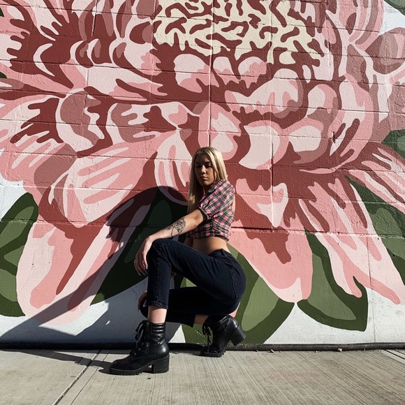 Meet your Posher, Becca - Picture 1 of 1